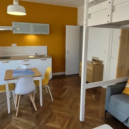 Grand Jaune Pour 4 Pers A Deux Pas De La De